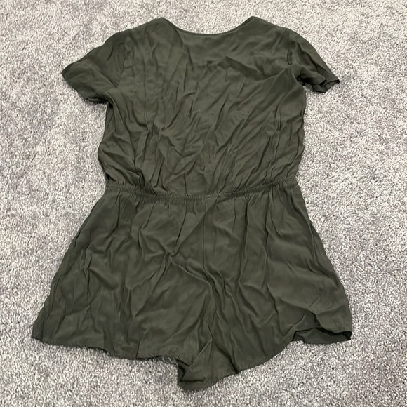 F21 Olive Romper - Picture 4 of 4